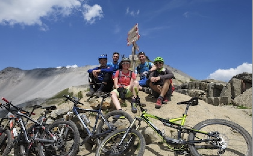 Alpencrossern ist sie evtl. in anderer Richtung bekannt, - für uns ist sie nur das Warming-up für Höheres.