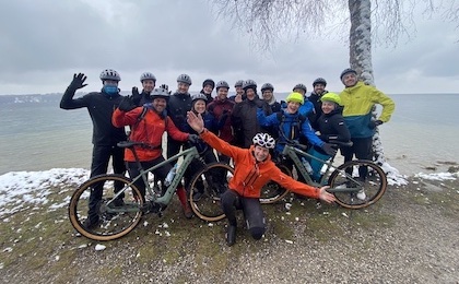 Gemeinsam Herausforderungen meistern auch wenn die Wetterfee das Tagesprogamm mal nicht gelesen hat.