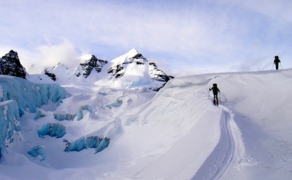 Das einsame Gebiet bietet Skitouren der Extraklasse fernab des Heliski-Hipes.