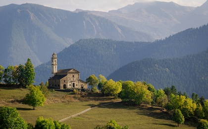 Alte Kirchen und urige Steinhäuser haben spannende Geschichten zu erzählen.