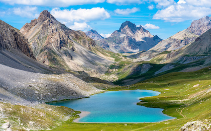 Nahe der Grenze Italien/Frankreich passieren wir den traumhaften Lago Oranye.