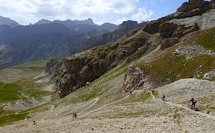 Mte Chersogno, Mte. Bellino, Mte Tibert und weitere Trail-Granaten liegen auf der Route.
