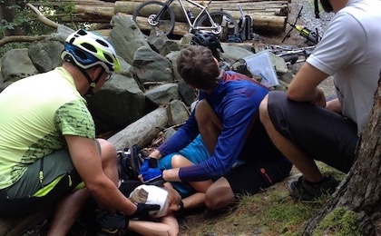 Bist Du fit für den Fall der Fälle? Organisatorische Verhaltenstipps ergänzen dein Standard Erste Hilfe-Wissen.